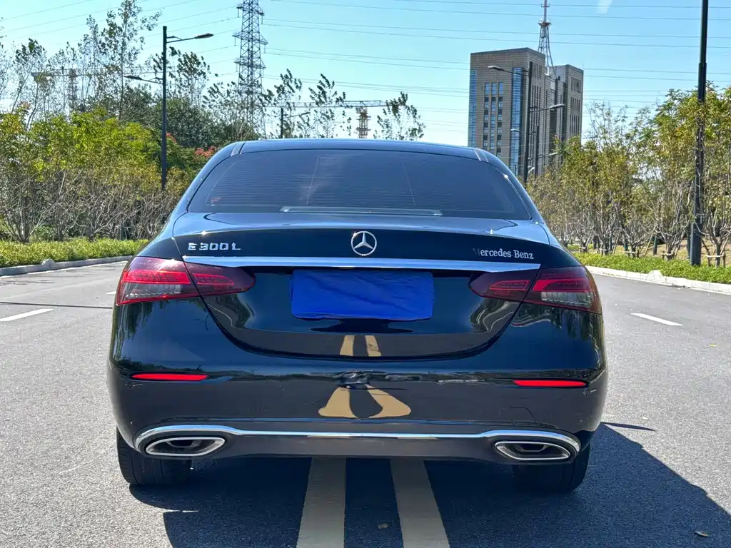 Mercedes-Benz E-Class — миниатюра 5