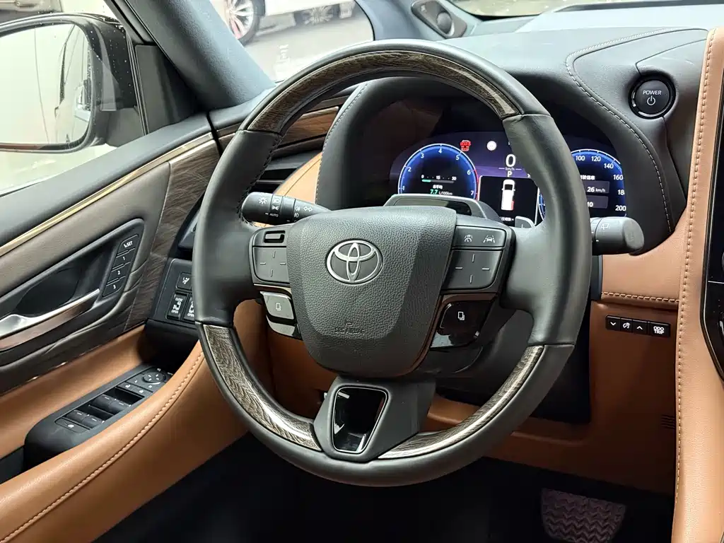 Toyota Alphard — миниатюра 7
