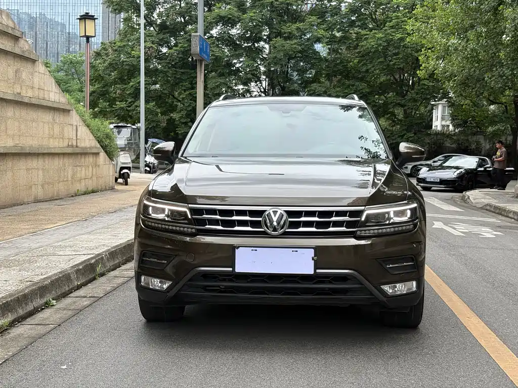 Volkswagen Tiguan L L 2018 380TSI AT Luxury