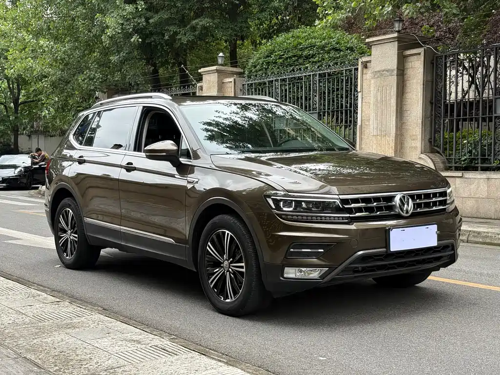 Volkswagen Tiguan L L 2018 380TSI AT Luxury