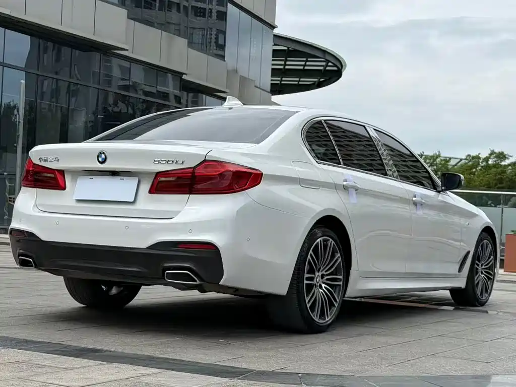 BMW 5 Series — миниатюра 7