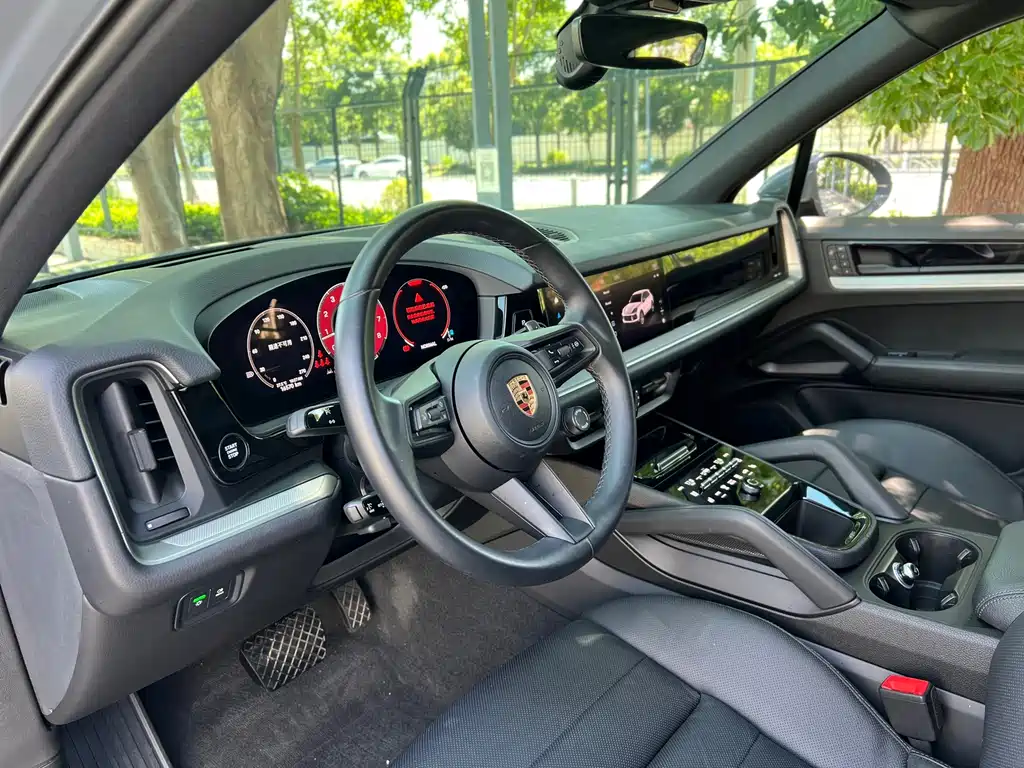 Porsche Cayenne — миниатюра 9