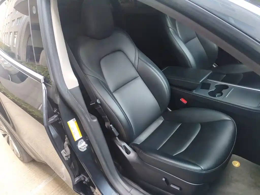 Tesla Model Y — миниатюра 25