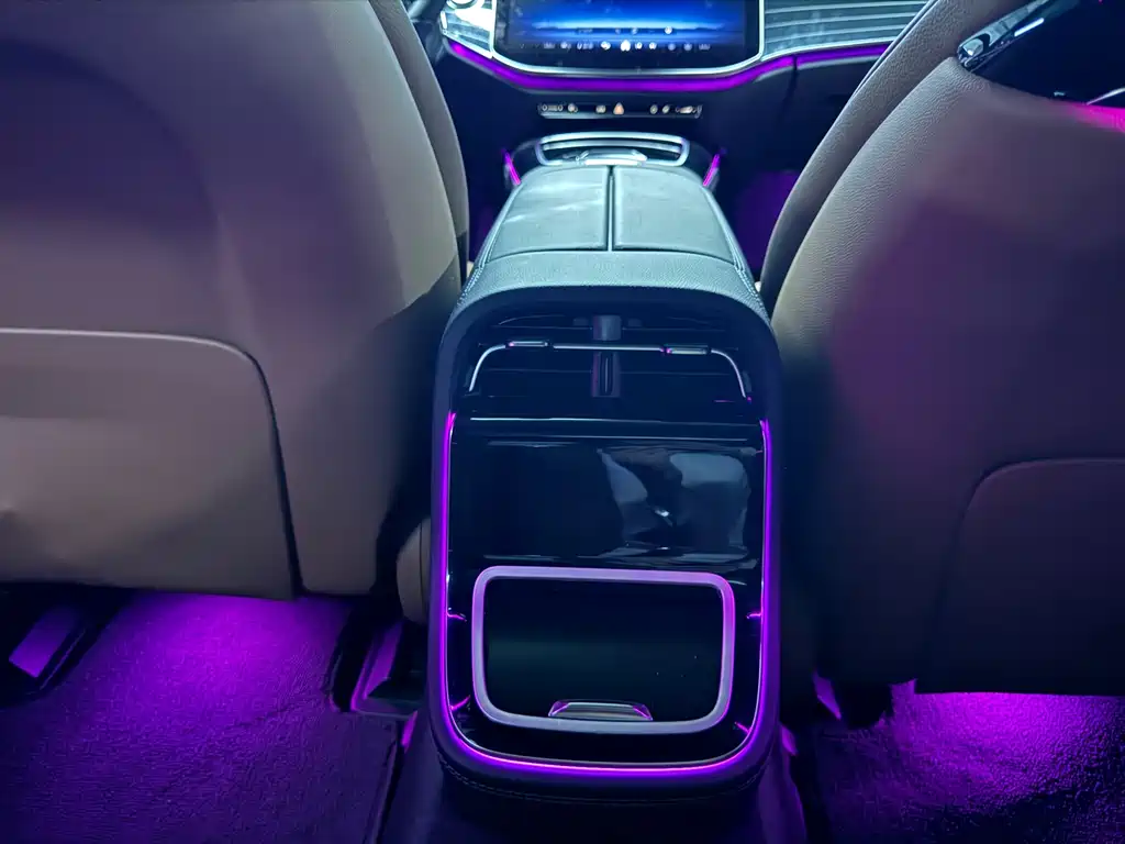Mercedes-Benz E-Class — миниатюра 11