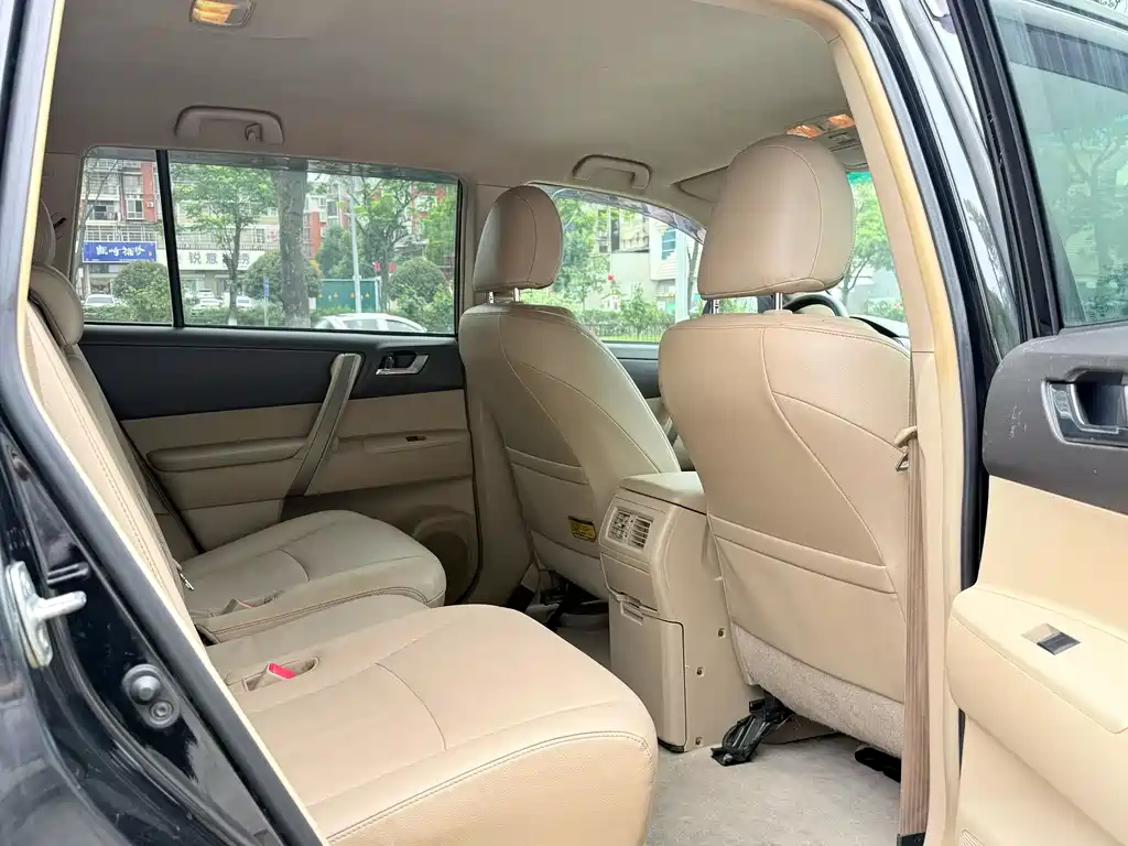Toyota Highlander 2011 2.7L 7 мест Elite