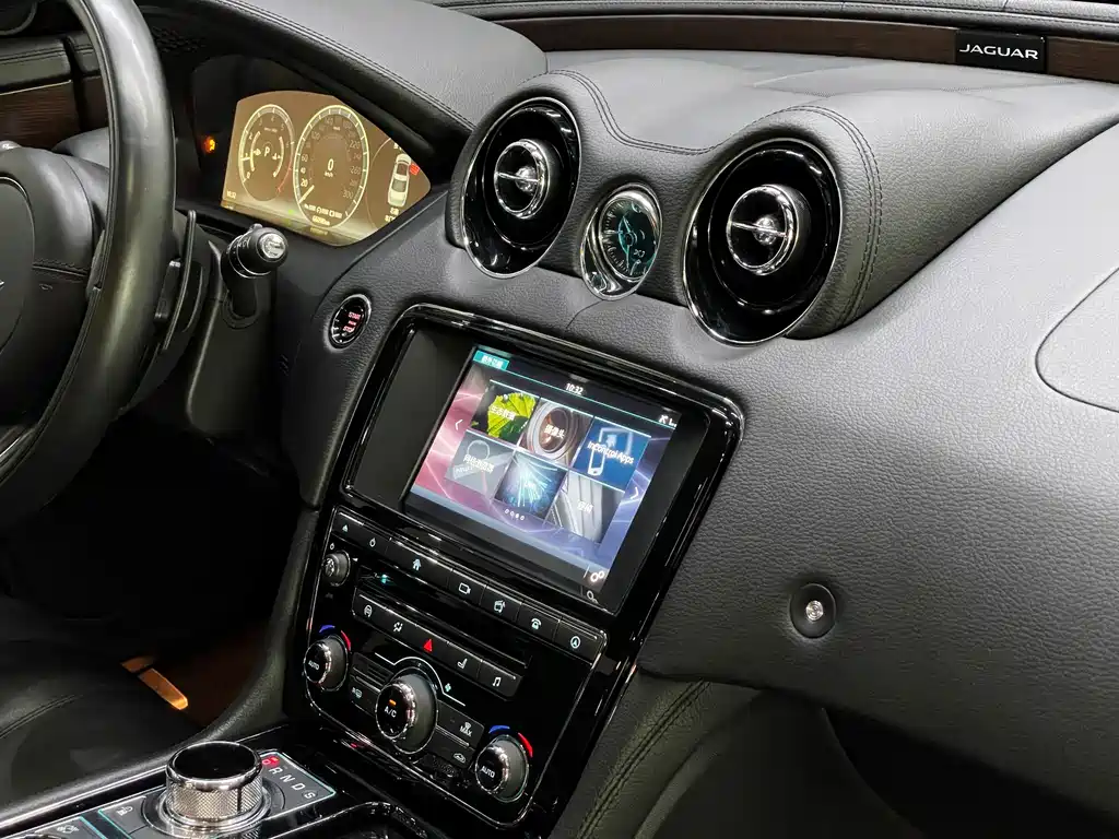 Jaguar XJ XJL 2.0T 2WD Elegant Business Edition, фото 18