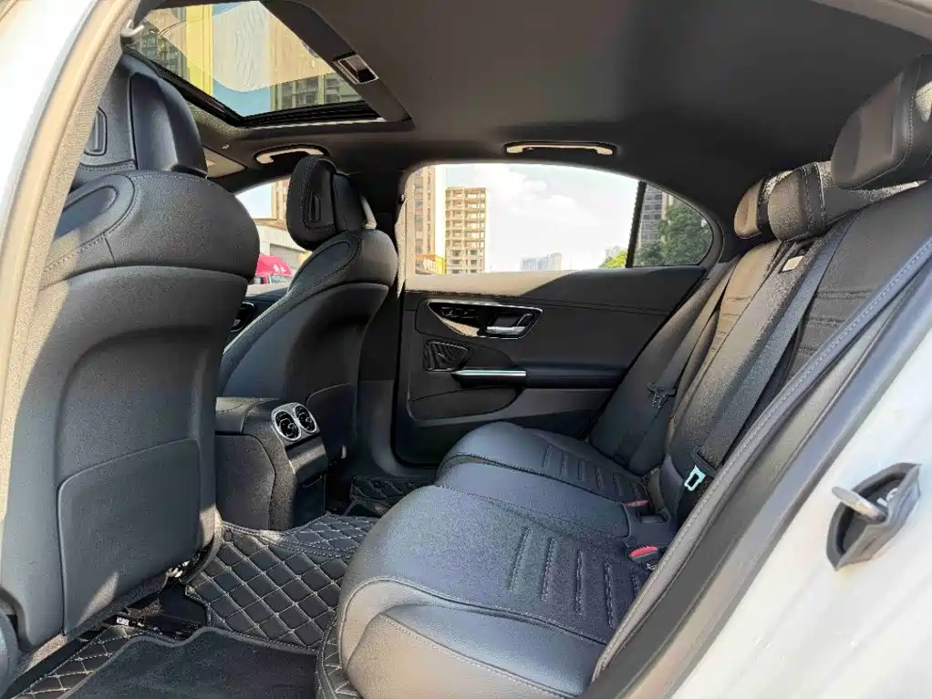 Mercedes-Benz C-Class — миниатюра 7