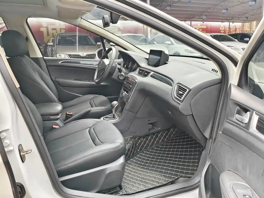 Peugeot 308 — миниатюра 6