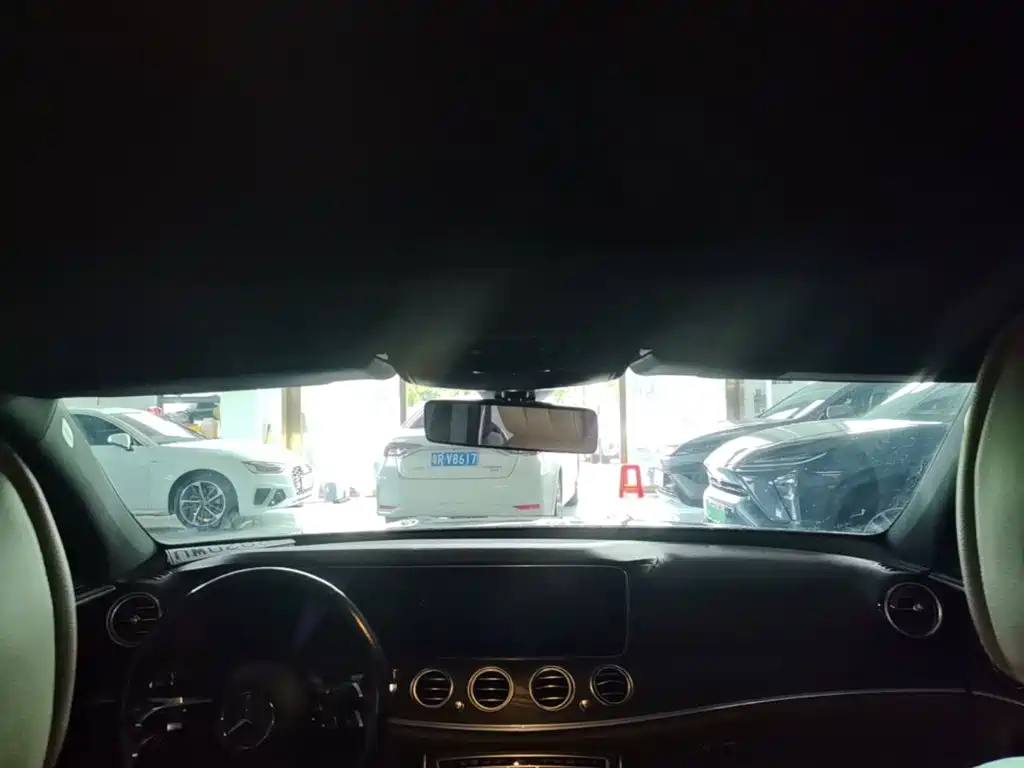 Mercedes-Benz E-Class — миниатюра 18