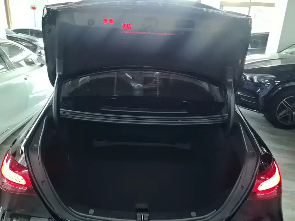 Mercedes-Benz E-Class — миниатюра 19
