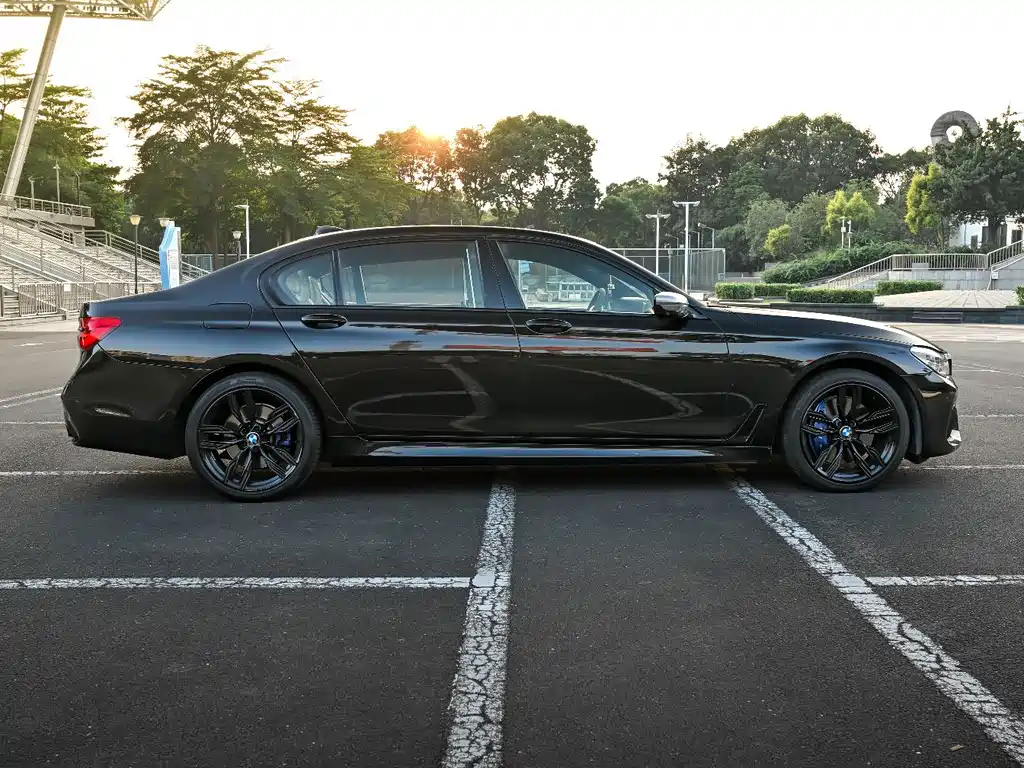 BMW 7 Series — миниатюра 2