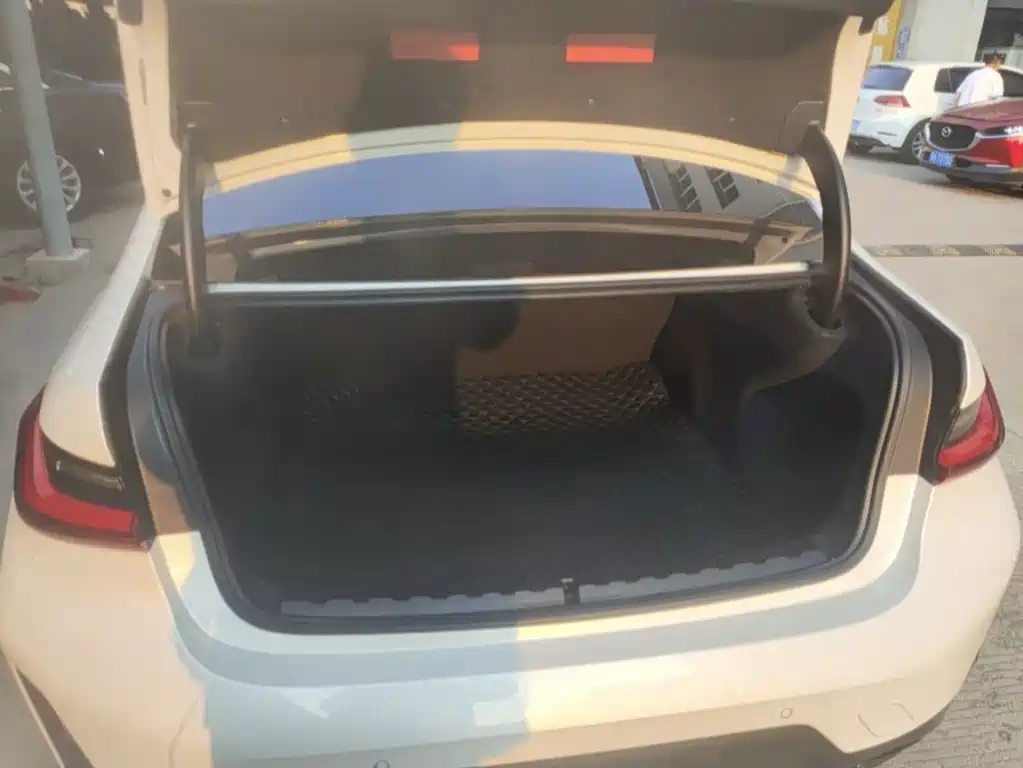 BMW 3 Series — миниатюра 12