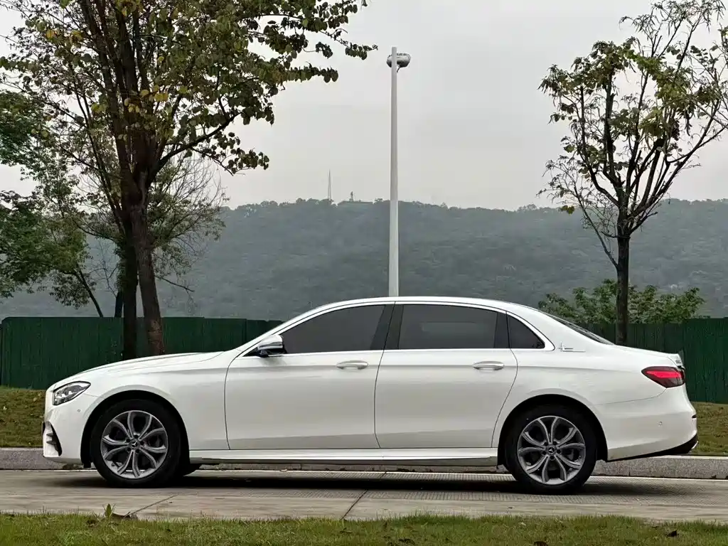 Mercedes-Benz E-Class — миниатюра 3