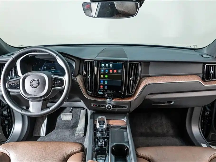 VOLVO XC60 PLUG IN HYBRID