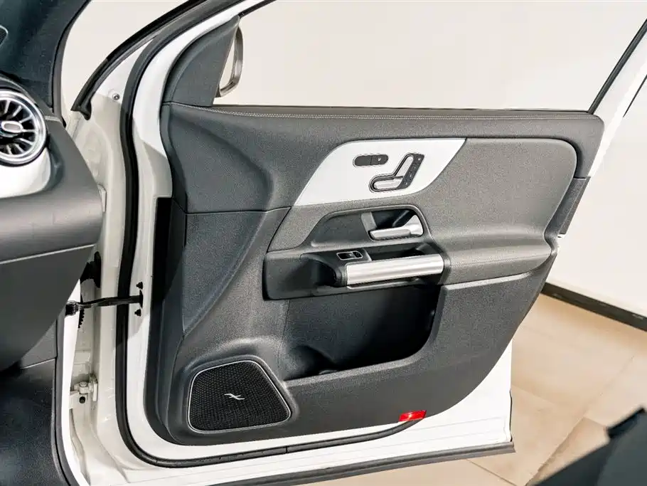 MERCEDES-BENZ GLA AMG