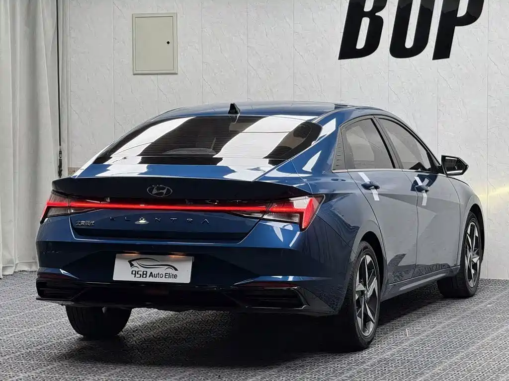 Hyundai Elantra — миниатюра 13