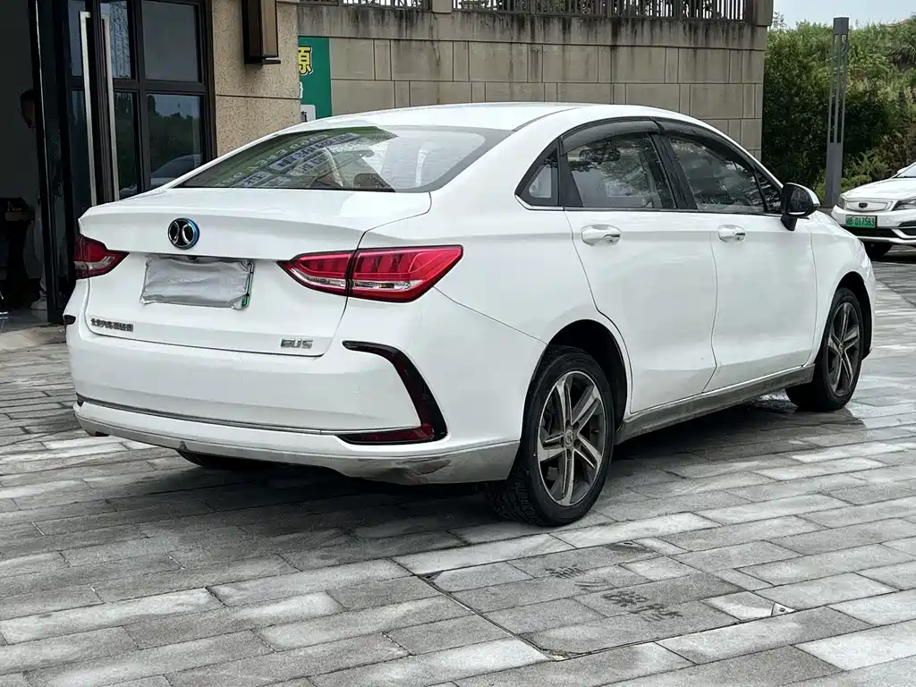 BAIC EU5 — миниатюра 6
