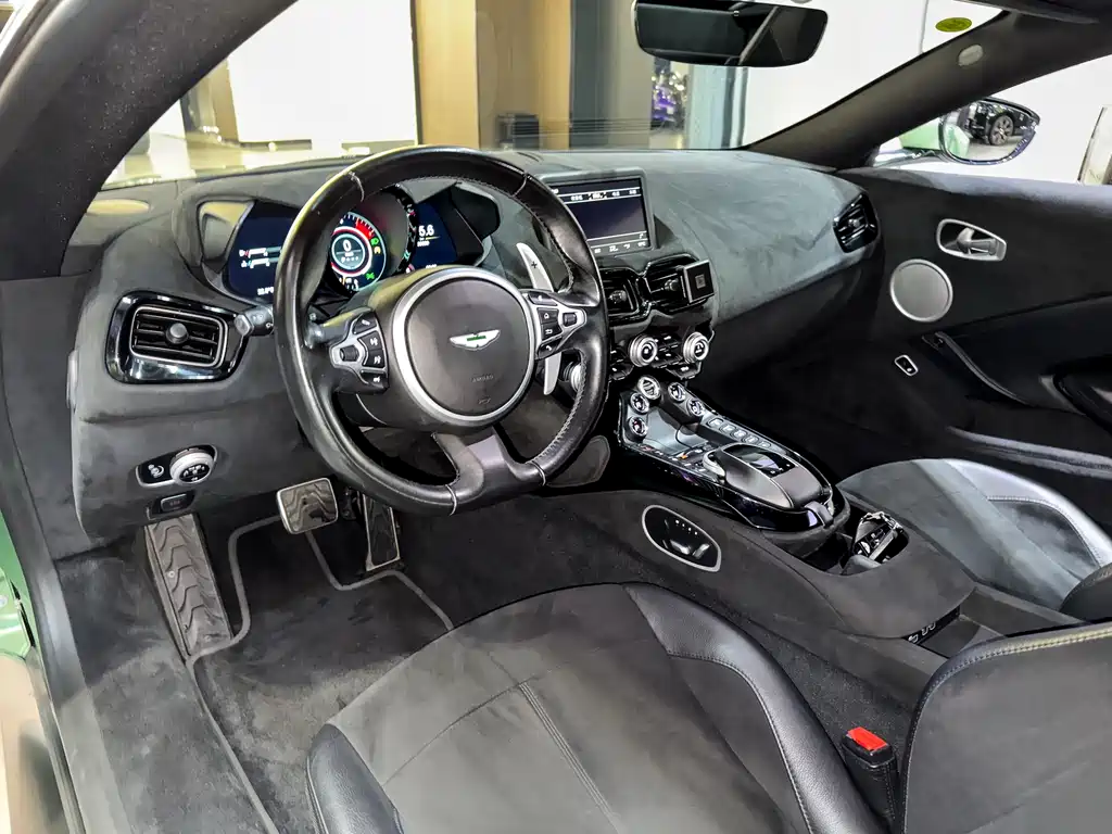 Aston Martin V8 Vantage 2018 4.0T V8 Coupe