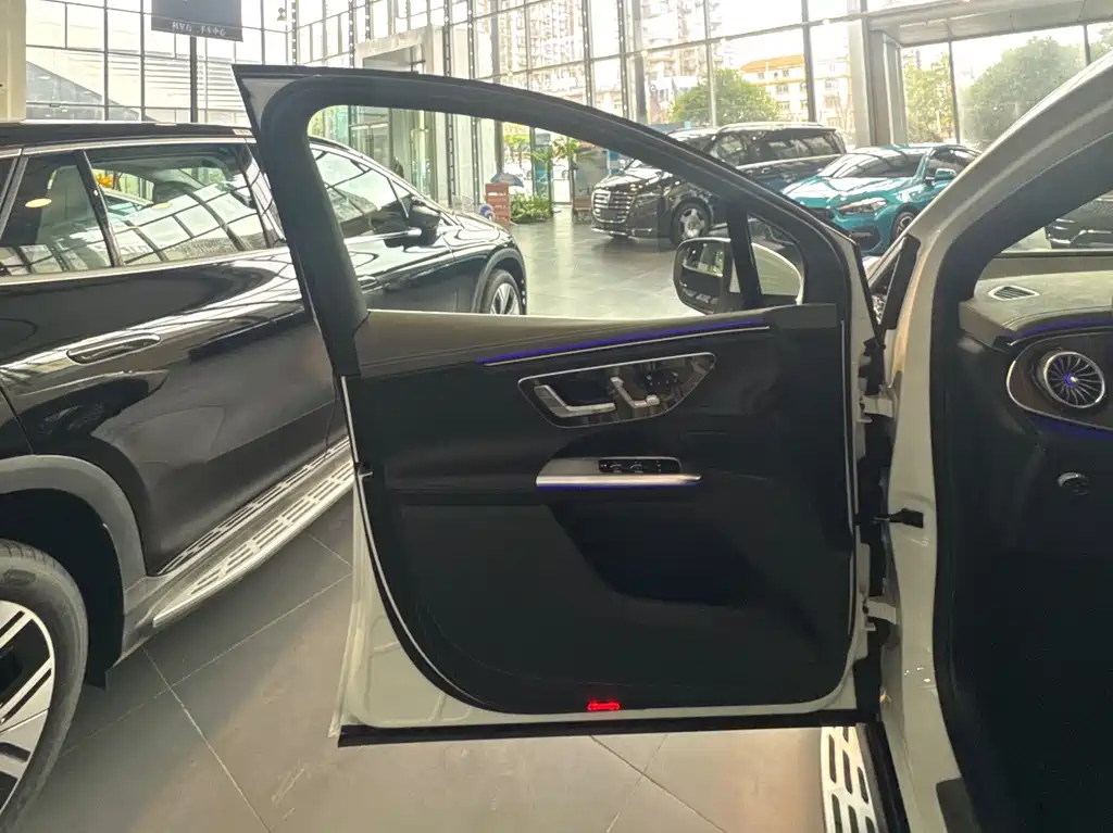 MERCEDES-BENZ EQE SUV