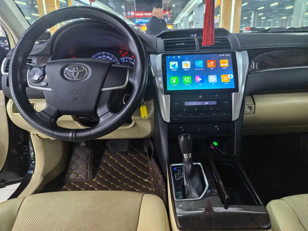 Toyota Camry — миниатюра 7