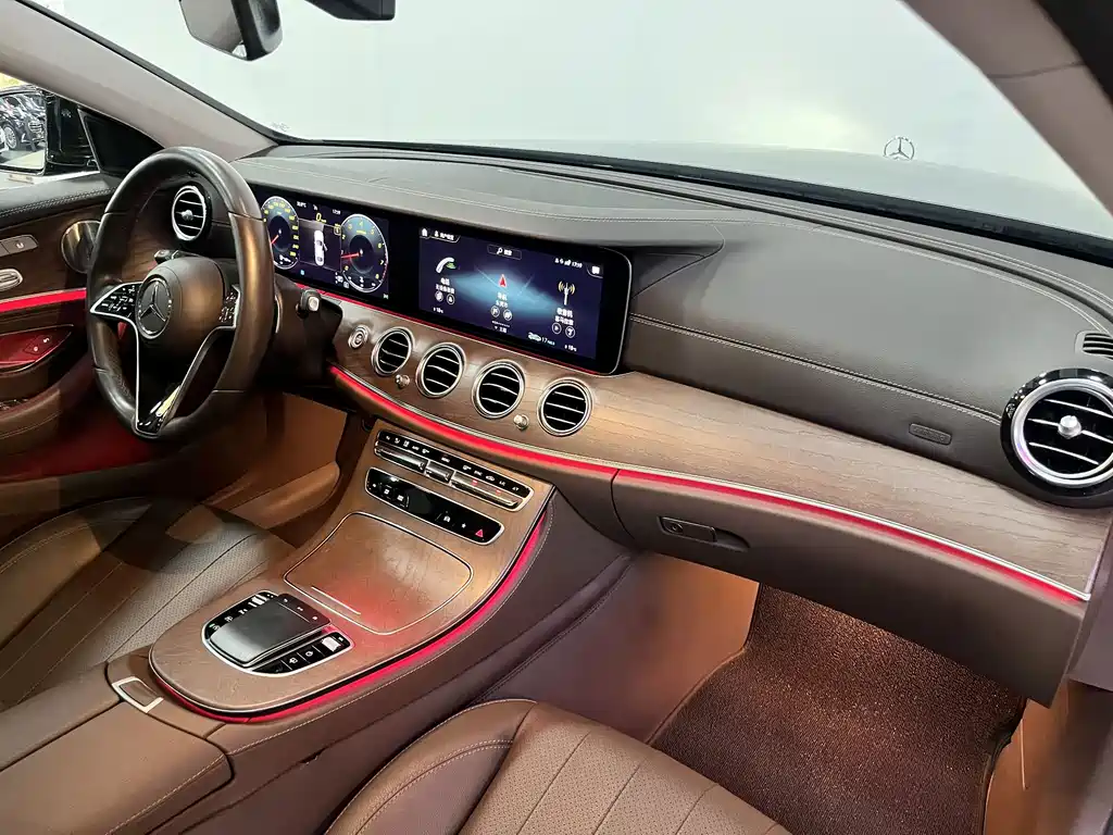 Mercedes-Benz E-Class — миниатюра 11