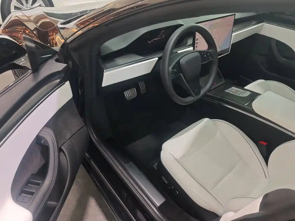 Tesla Model S — миниатюра 12