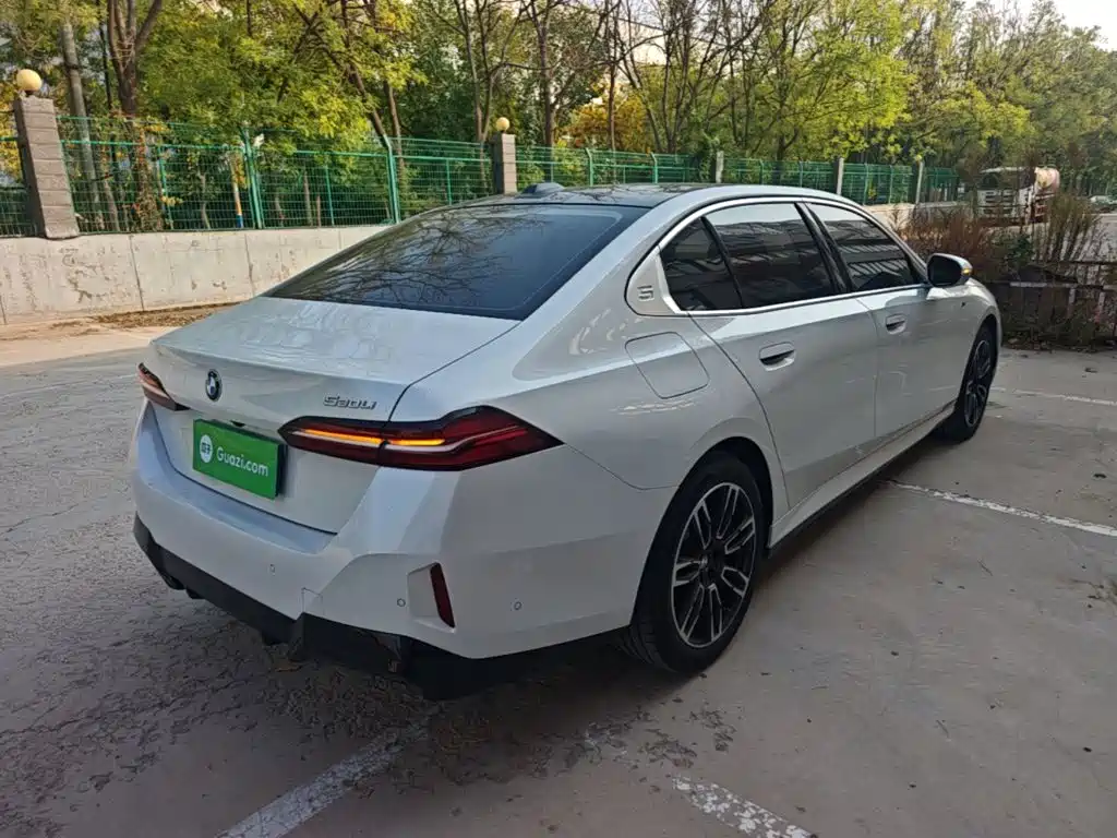 BMW 5 Series — миниатюра 7