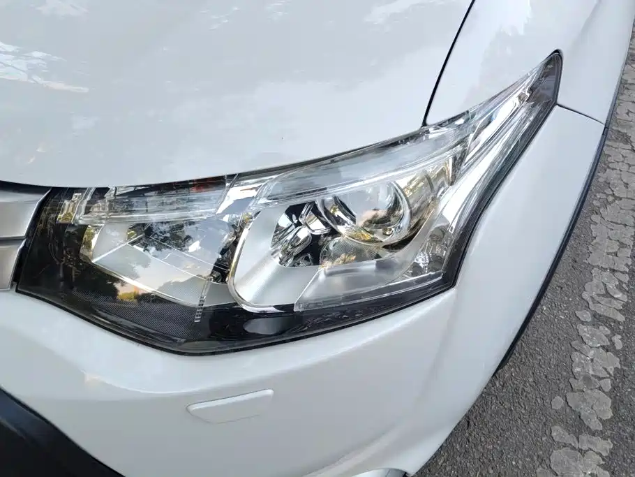 Mitsubishi Outlander (Import) — миниатюра 5