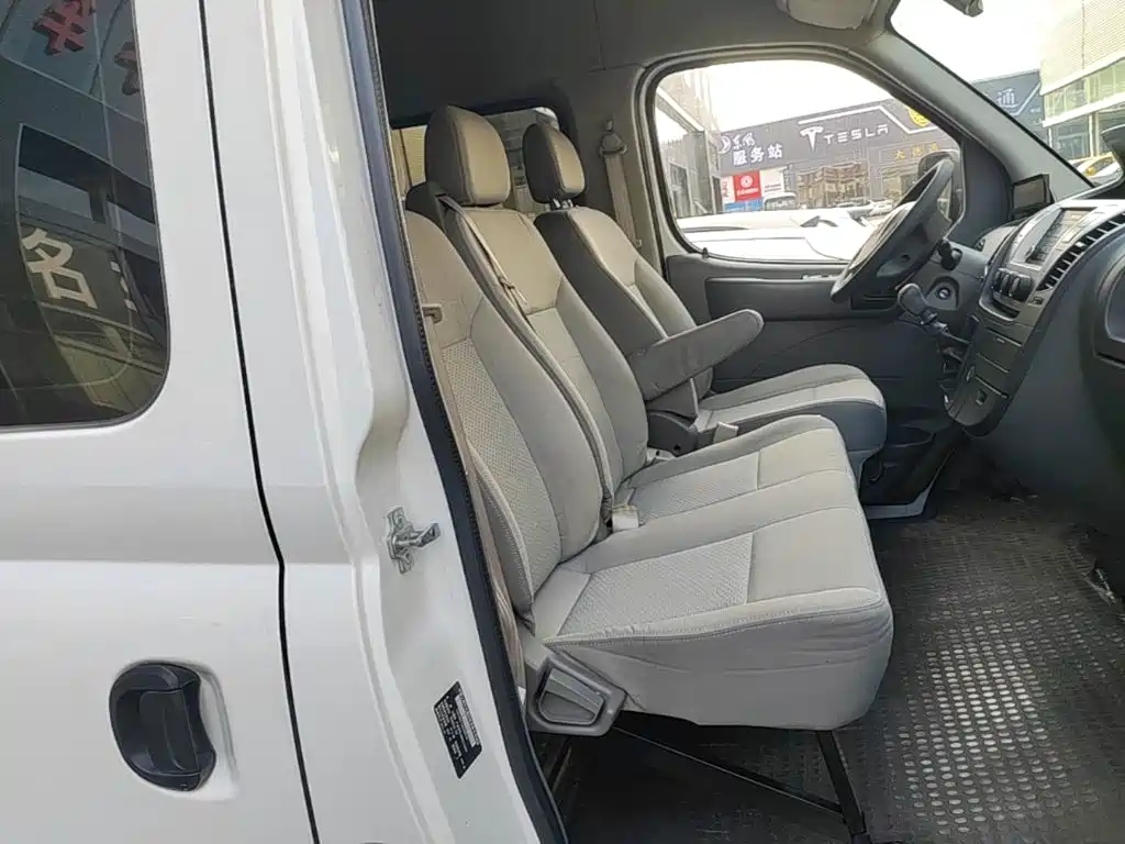 MAXUS V80 — миниатюра 25