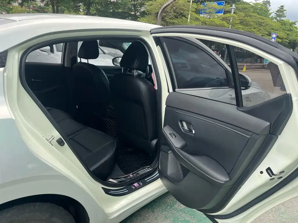 Nissan Sylphy — миниатюра 8