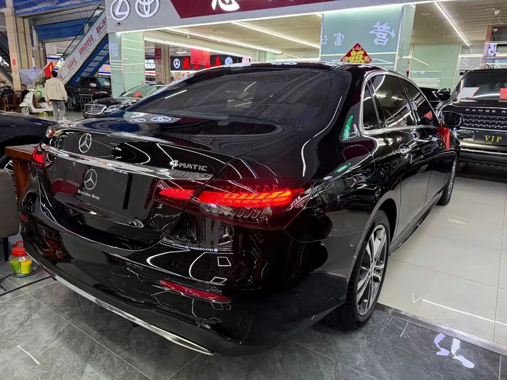 Mercedes-Benz E-Class — миниатюра 6