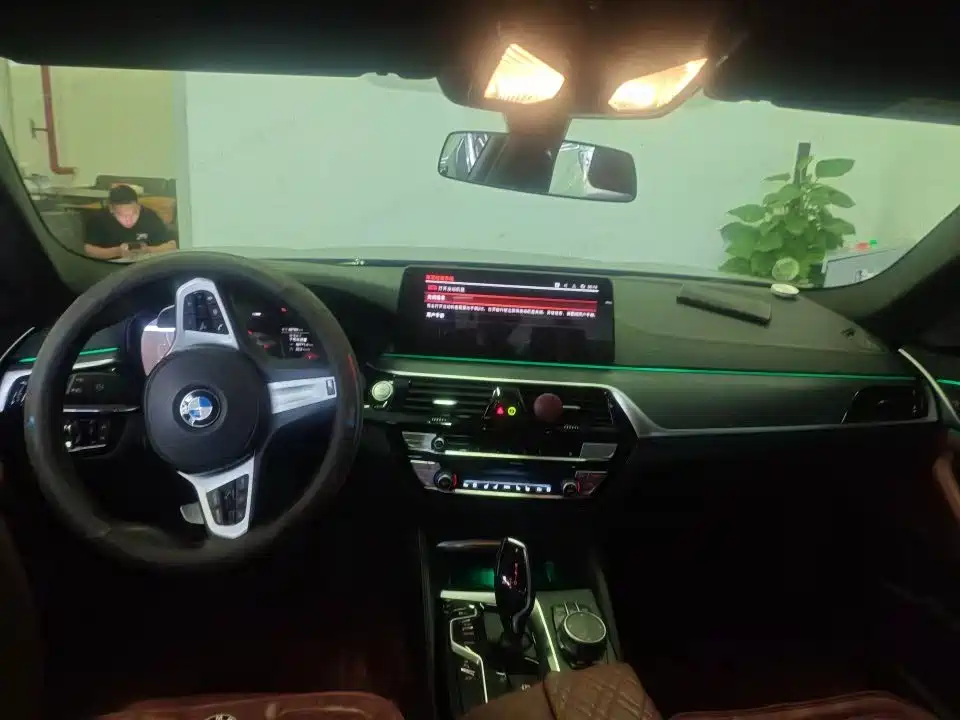 BMW 5 Series — миниатюра 7