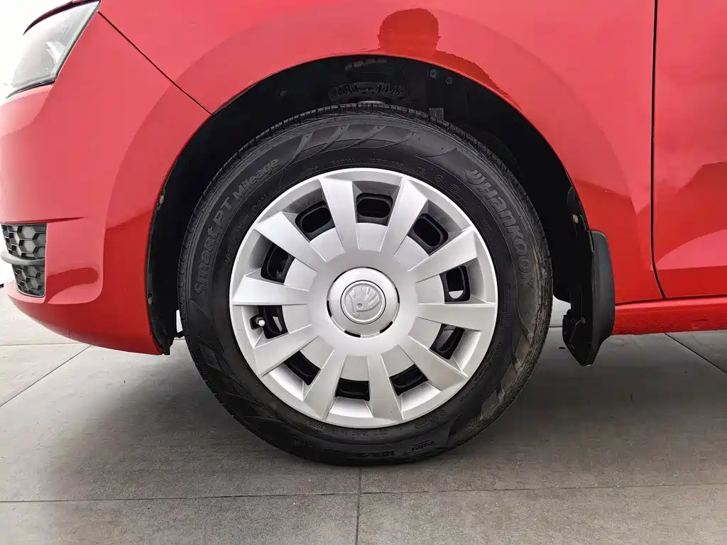 Skoda Rapid Spaceback — миниатюра 17