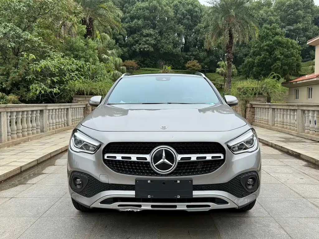 MERCEDES-BENZ GLA