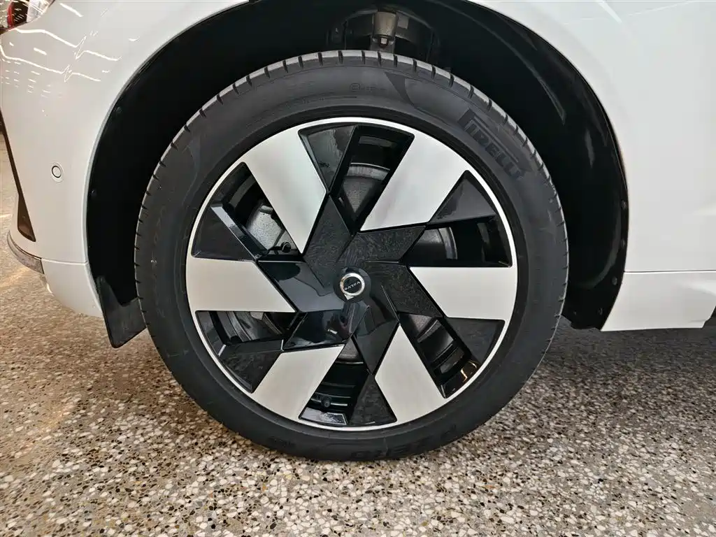 VOLVO XC60 PLUG IN HYBRID