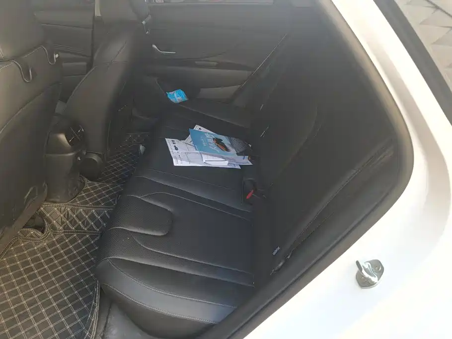 Hyundai Elantra — миниатюра 11