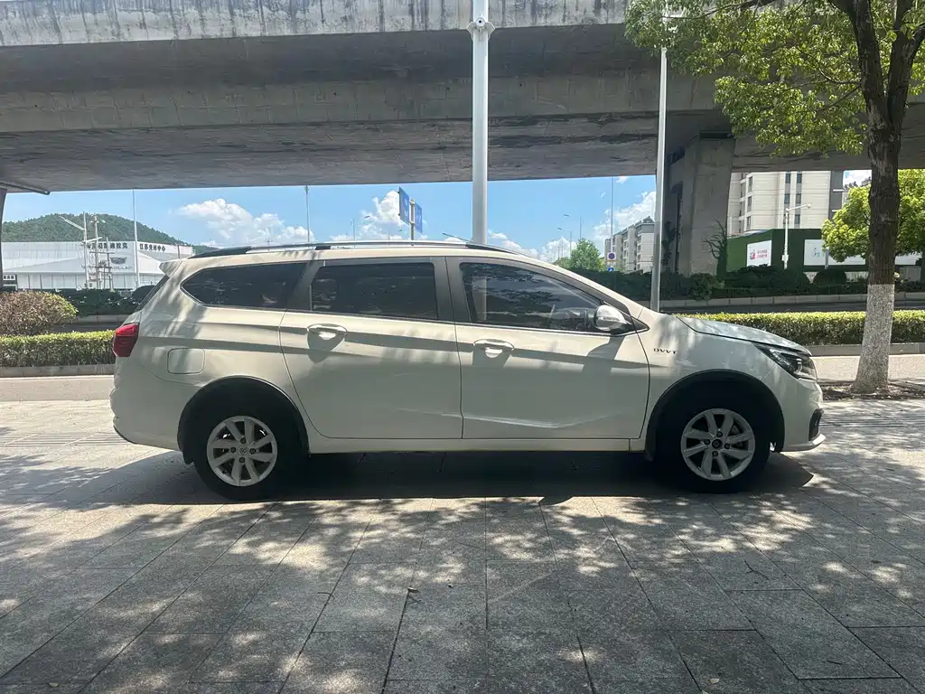 Baojun 310W — миниатюра 4