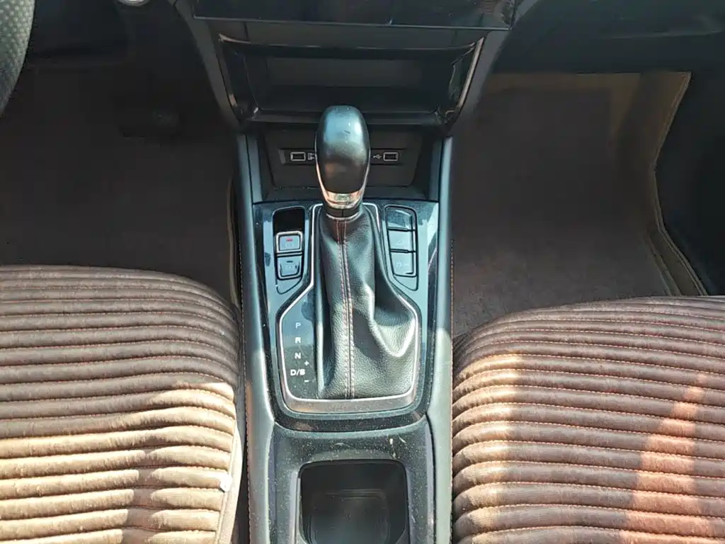 Roewe RX3 — миниатюра 14