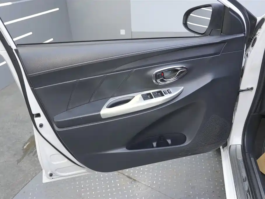 TOYOTA YARIS L ZHIXUAN