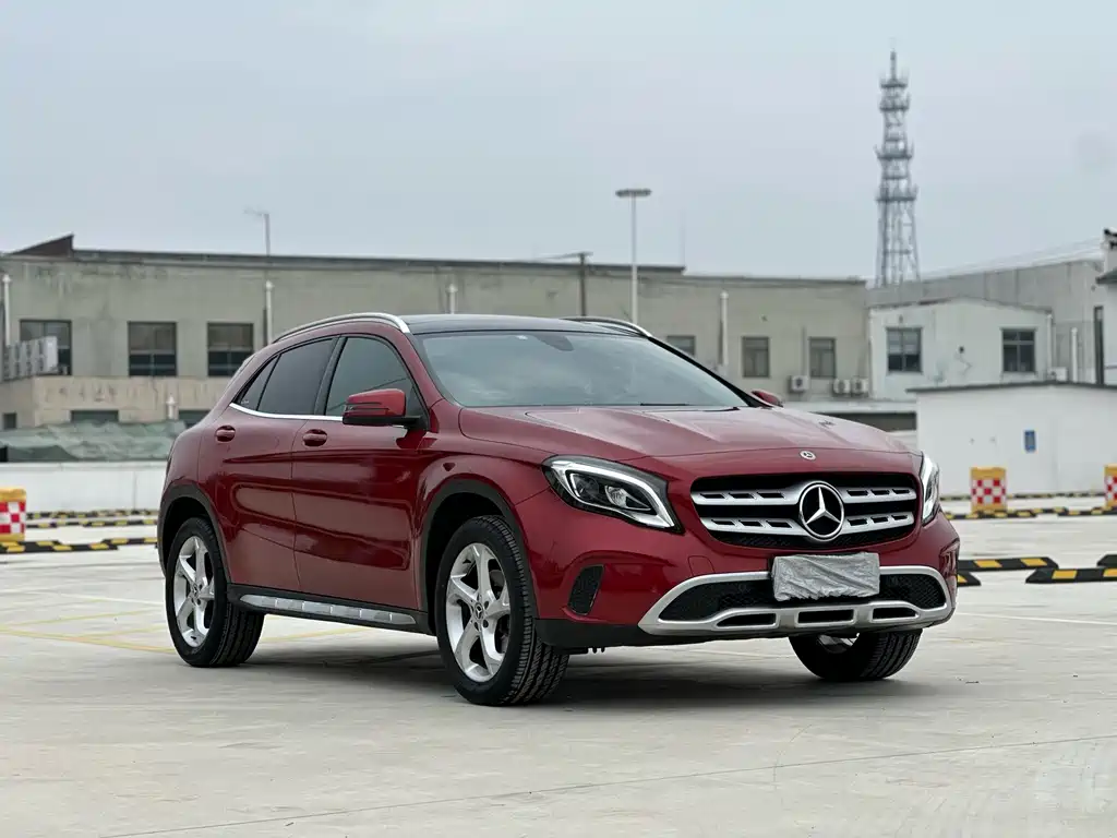 MERCEDES-BENZ  GLA