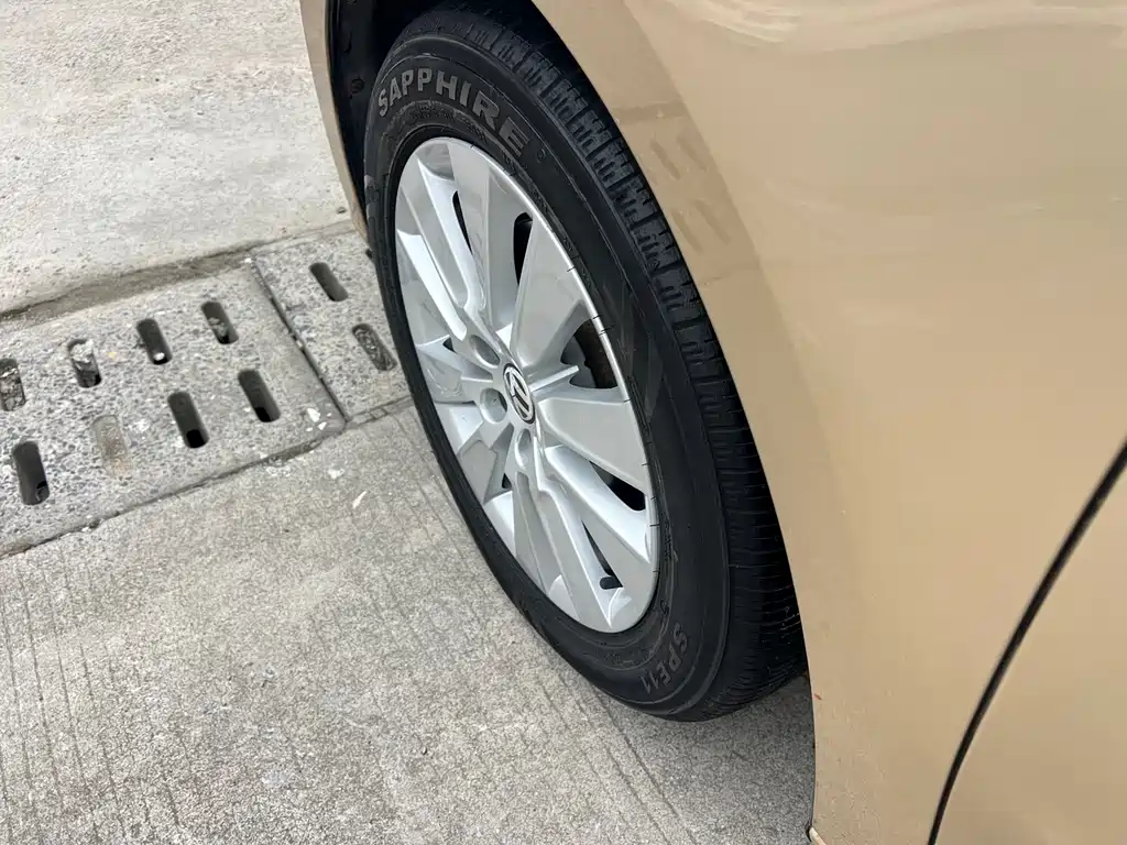 Volkswagen Lavida — миниатюра 5