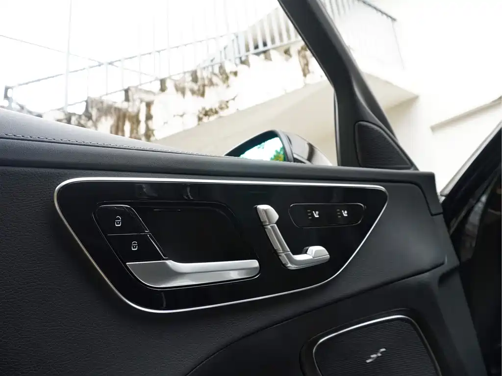 Mercedes-Benz C-Class — миниатюра 10