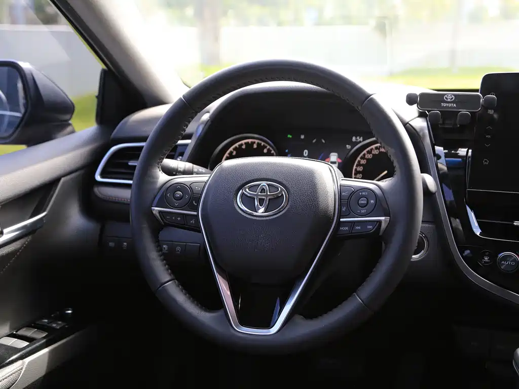 Toyota Camry — миниатюра 5