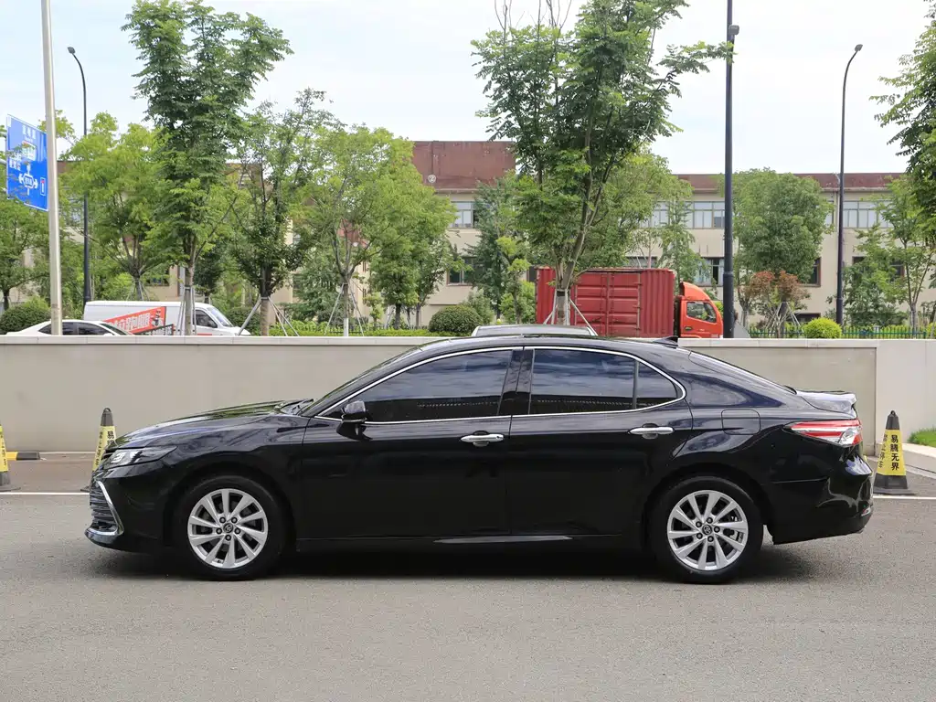 Toyota Camry — миниатюра 16