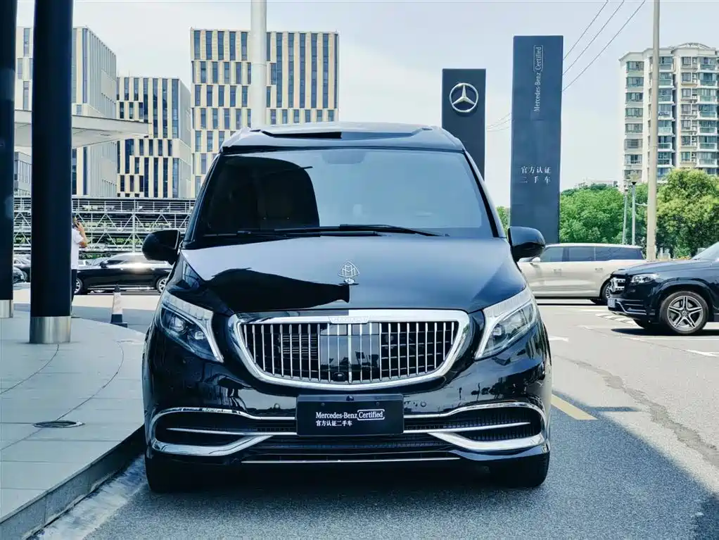 Mercedes-Benz Vito 2023 2.0T 7 мест