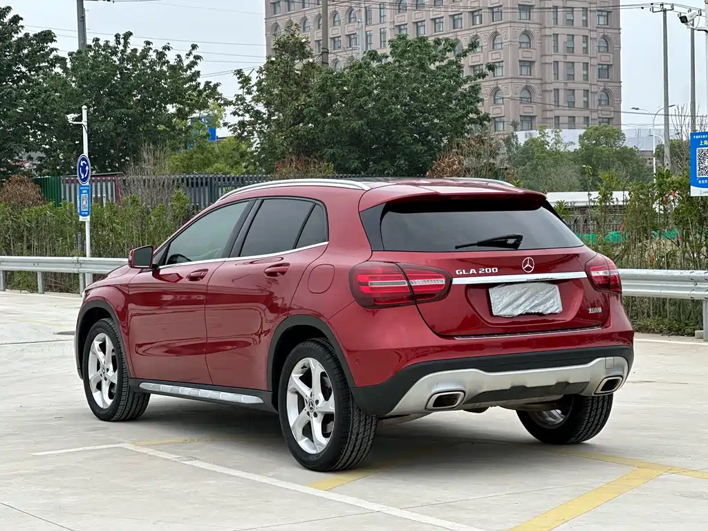 MERCEDES-BENZ  GLA