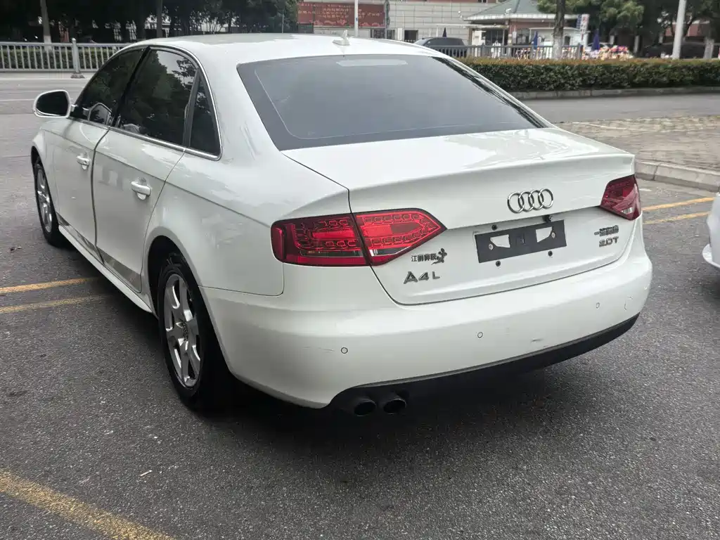 Audi A4L 2011 2.0 TFSI
