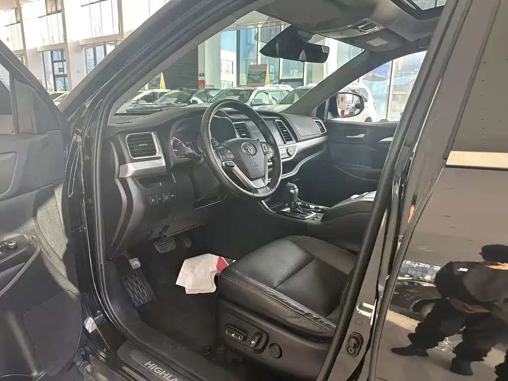TOYOTA HIGHLANDER