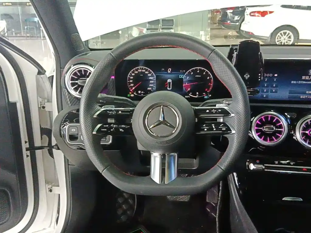 Mercedes-Benz A-Class — миниатюра 11