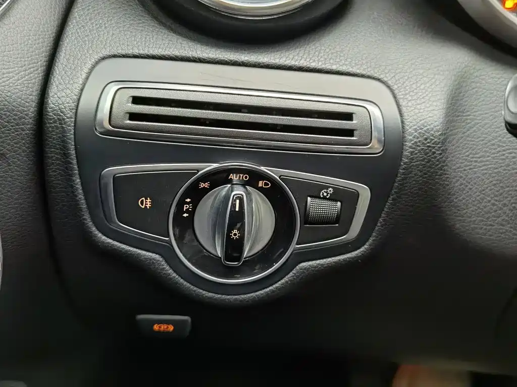 Mercedes-Benz C-Class — миниатюра 21